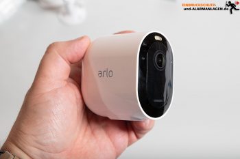 Arlo-Pro-3-Test-Kamera-Hand